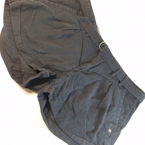 DC Black with White dots Pleated Cain shorts, size 27 - Picture 2 of 10